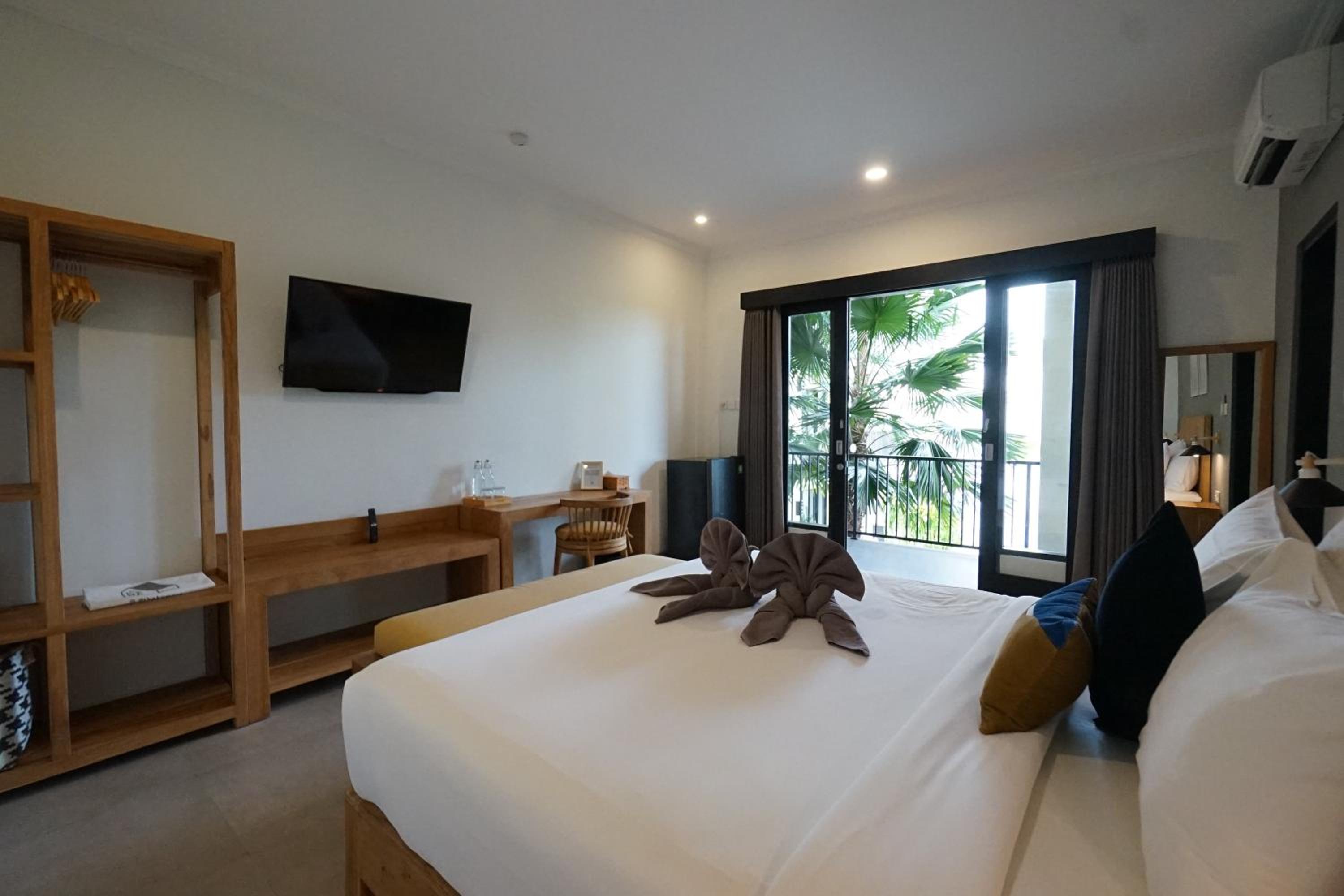 ROOM, DOUBLE BED