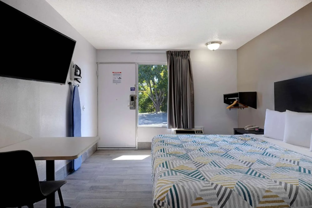 Motel 6 Branson West Silver Dollar City 28/58