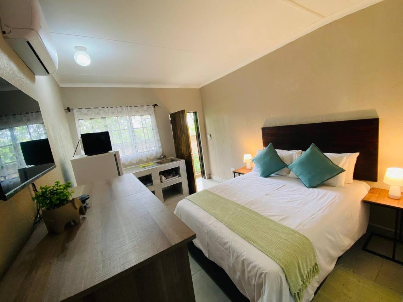 BUSINESS, DOUBLE BED