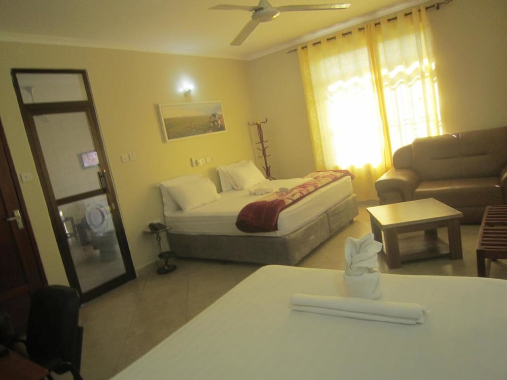 DELUXE, TWIN BEDS