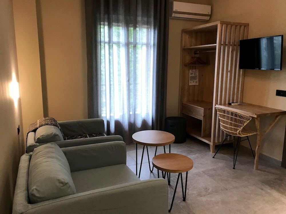 Oasis Apartments 25/50