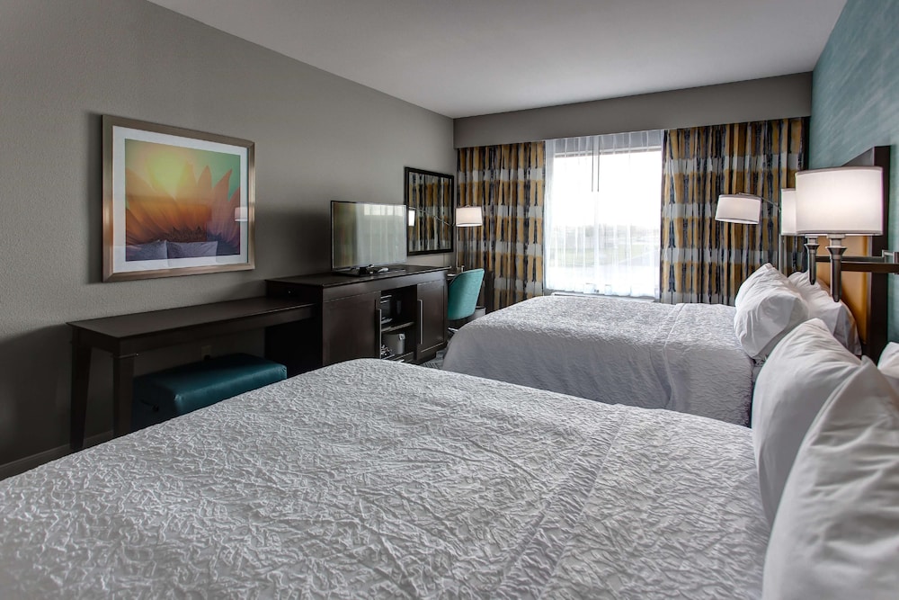 Hampton Inn Suites Wichita Airport Ks 11/35