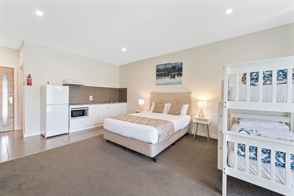 High Country Holiday Park 2/50