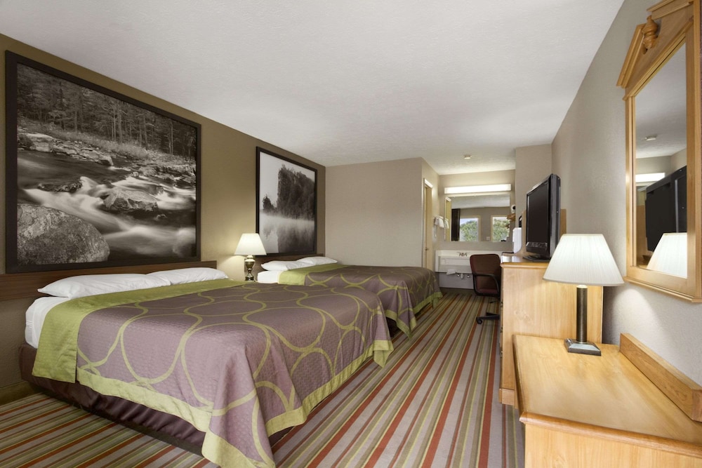 Super 8 by Wyndham Fort Chiswell Wytheville Area 10/33