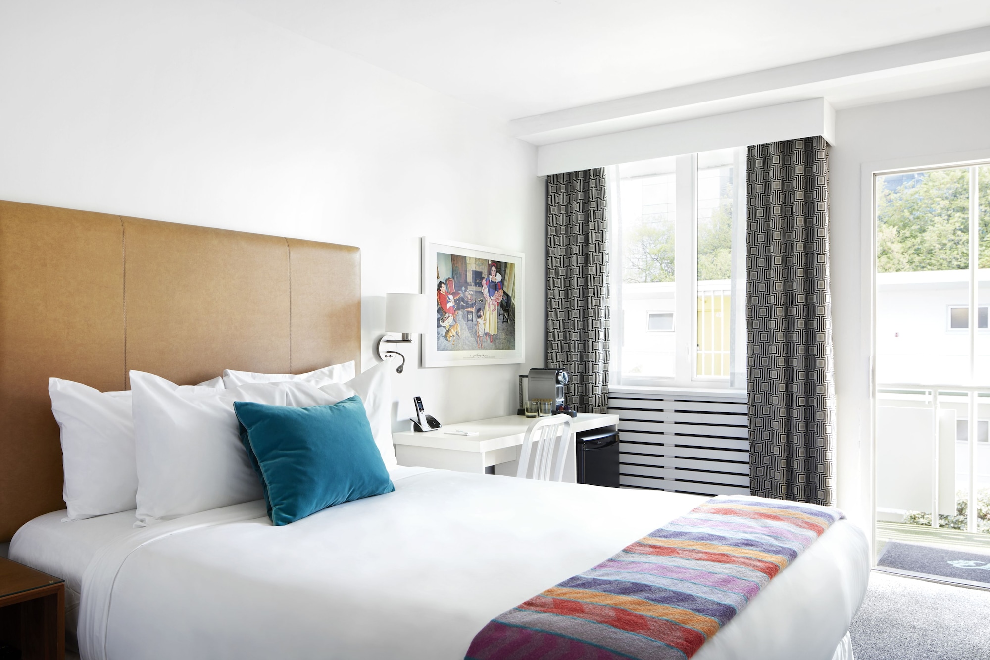 ROOM, QUEEN BED