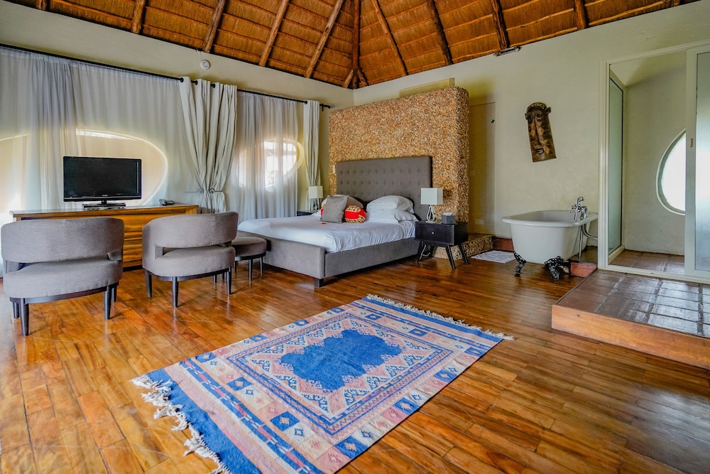 Le Petit Village Hotel 16/50