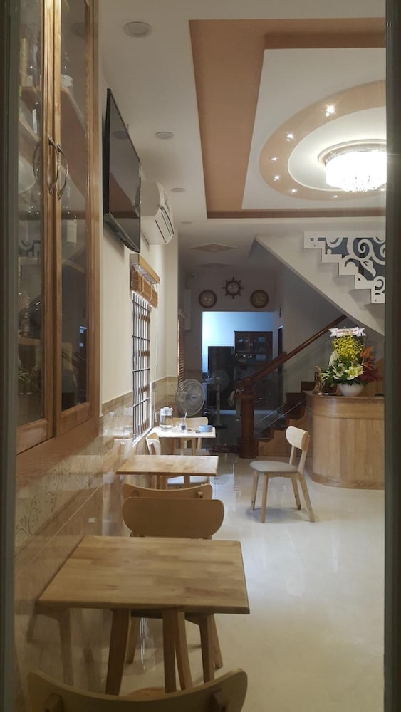 Tomorrow Hostel 24/40