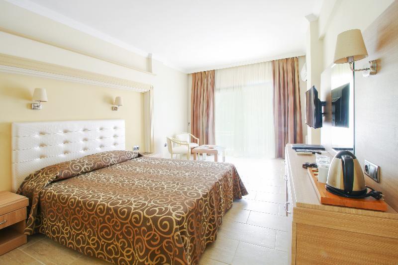 Room, 2 Double Beds, Land View