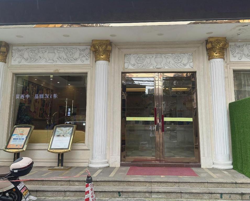 Vienna hotel (Huidong and run pedestrian street) 6/55
