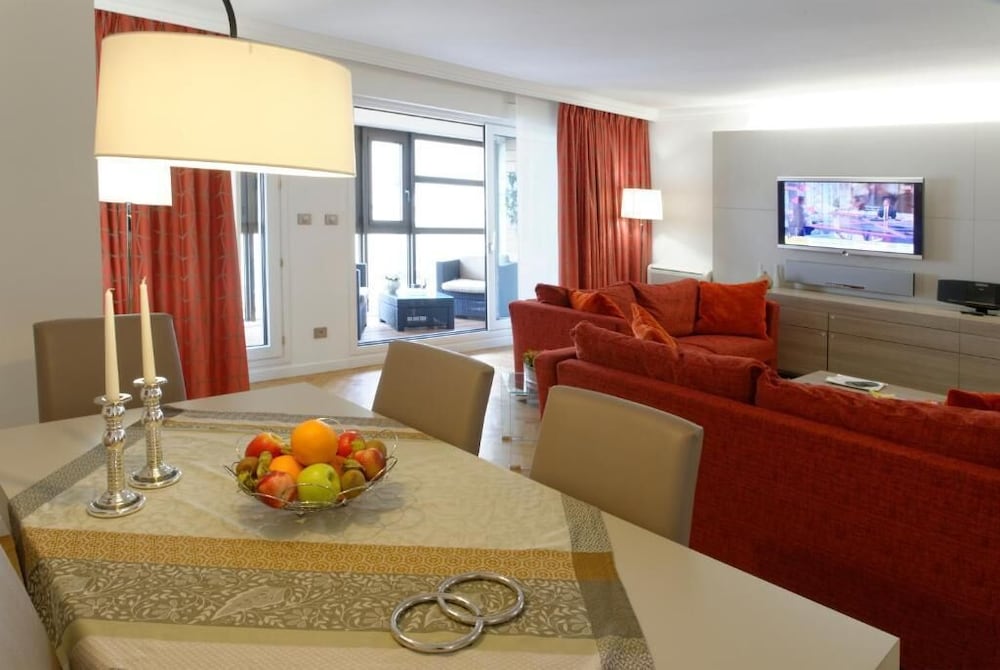 Residence Alma Marceau 39/56