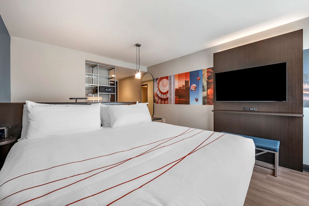 STANDARD, KING BED