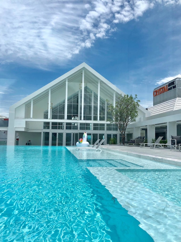 Crystal Hotel Hat Yai 3/54