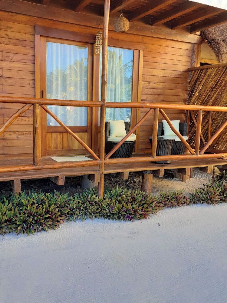 Palmeras de Mahahual Cabanas 20/39