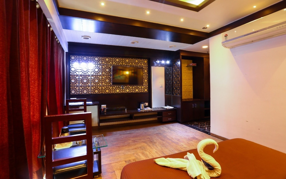 Hotel Grandpragati 5/28