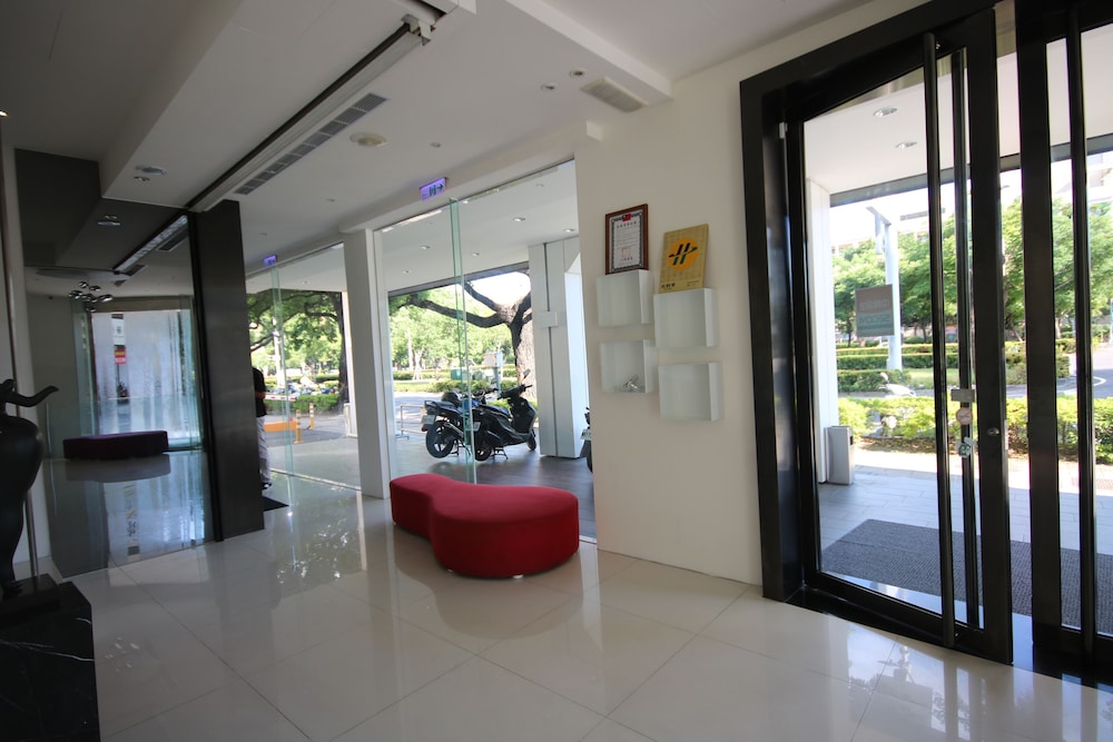 Hotel Papa Whale-Kaohsiung Formosa Boulevard 18/32