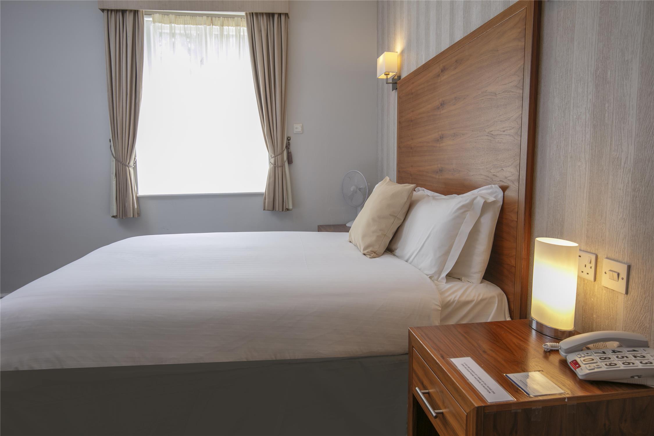 غرفة بسرير مزدوج بإطلالة على الفناء، Normanton Park Hotel, BW Signature Collection 2/4