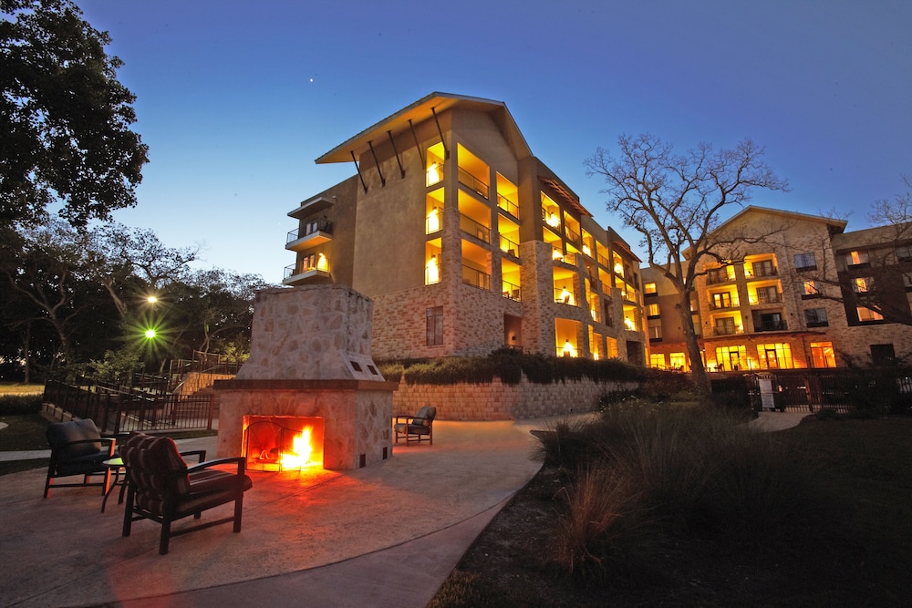 Courtyard New Braunfels River Village 7/78