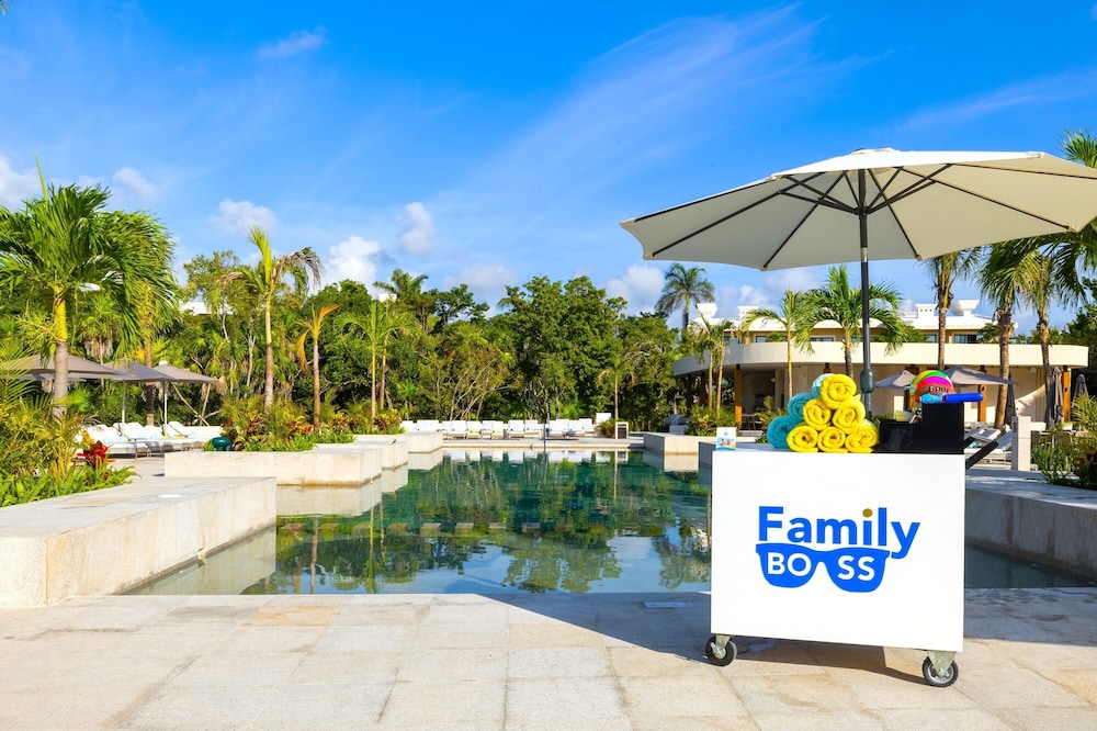 Family Selection At Grand Palladium Kantenah Resort & Spa 9/50
