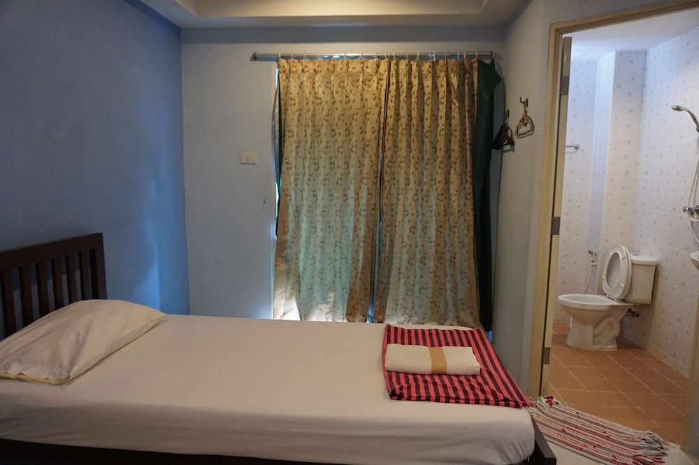 ROOM, DOUBLE BED, WITH FAN