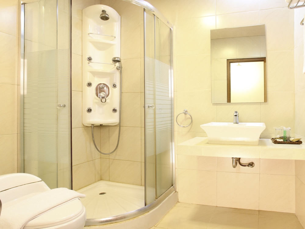 GUMILANG REGENCY HOTEL EX-GUMILANG SARI HOTEL(KT) 30/31