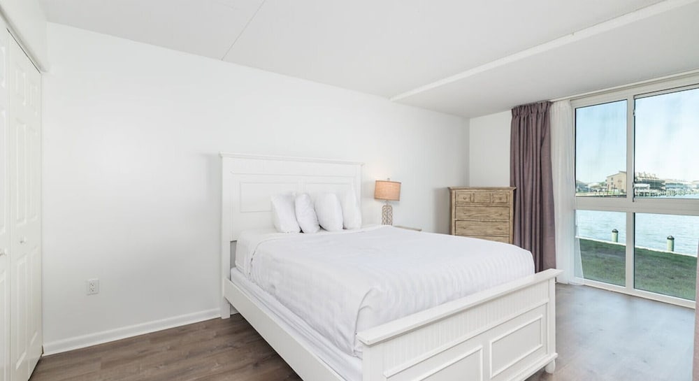 Condo, Premium, Twin Beds, Queen Bed, Bay View, Sofa, Patio