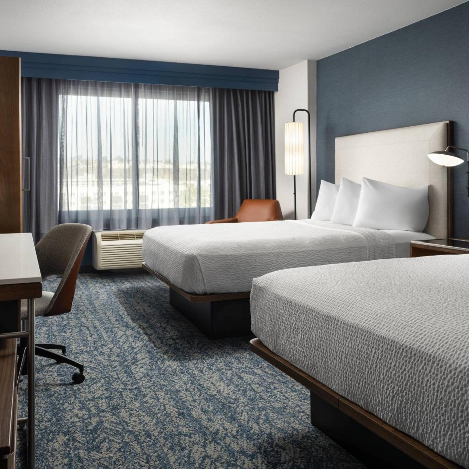 Room, 2 Queen Beds, Partial View, Accessible