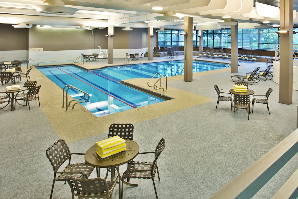 Hilton Chicago/Oak Brook Hills Resort & Conference Center 49/69