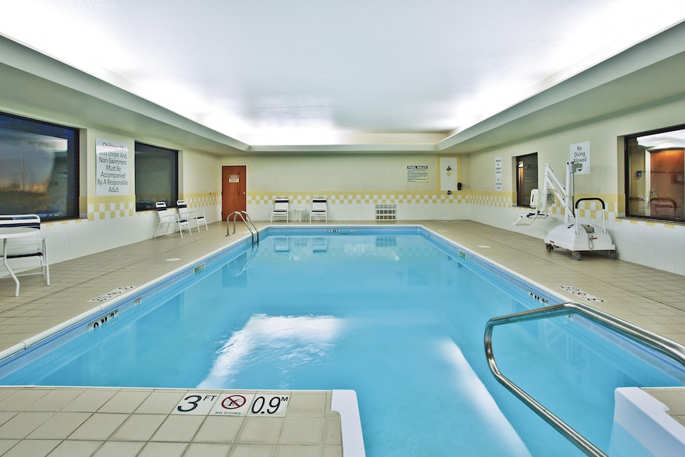 Holiday Inn Express Hotel Suites Goshen 43/75