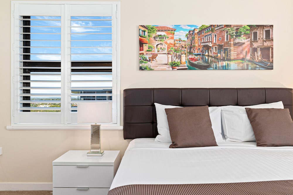 WINDWARD APARTMENTS 27/81