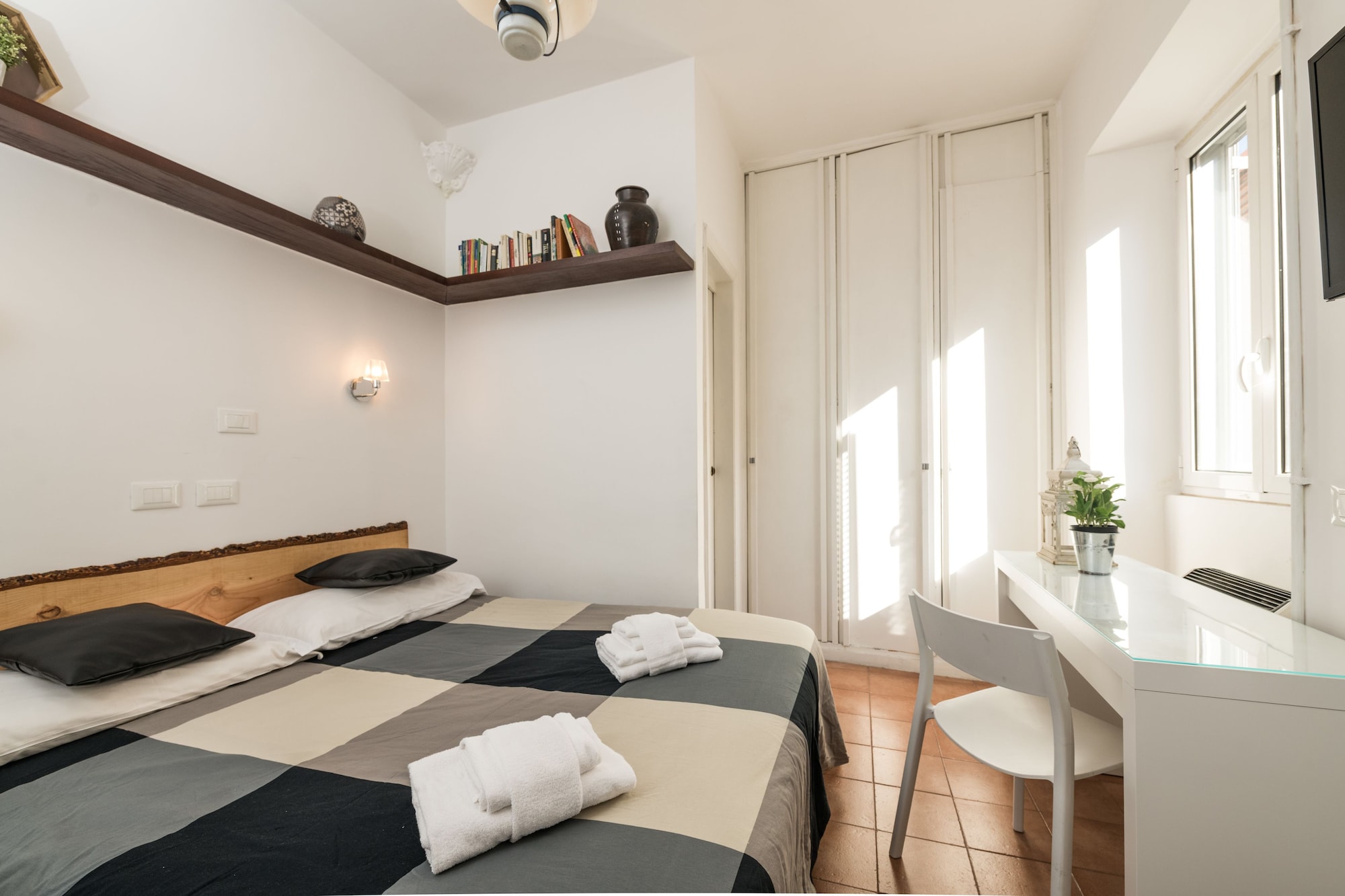 1 BEDROOM, APARTMENT