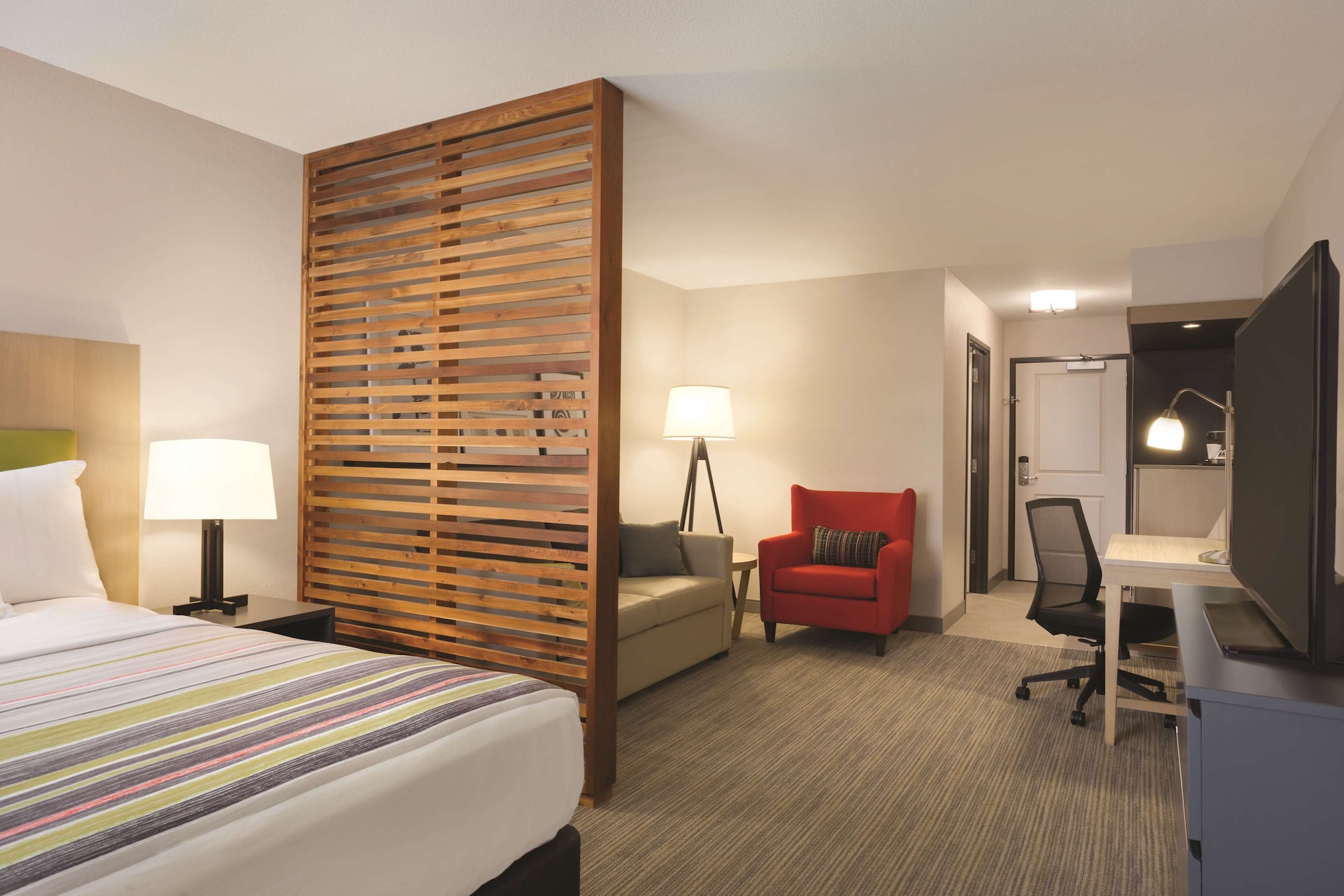 Studio, Suite, King Bed, Accessible, Country Inn & Suites by Radisson Lawrence KS 3/5