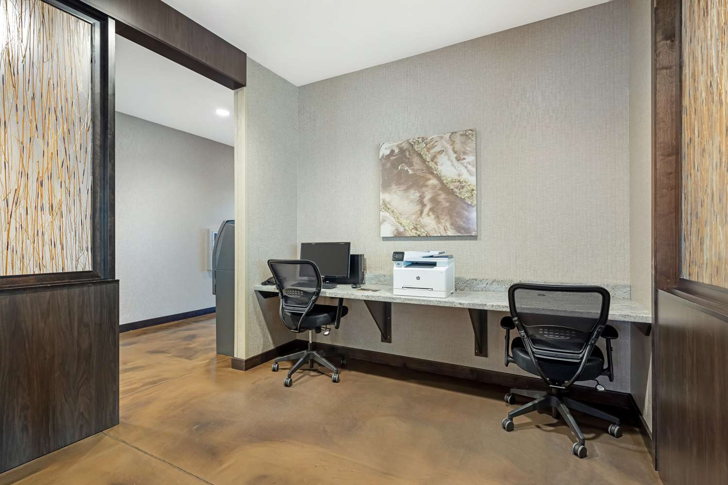 Best Western Plus Lakeview Hotel 44/48