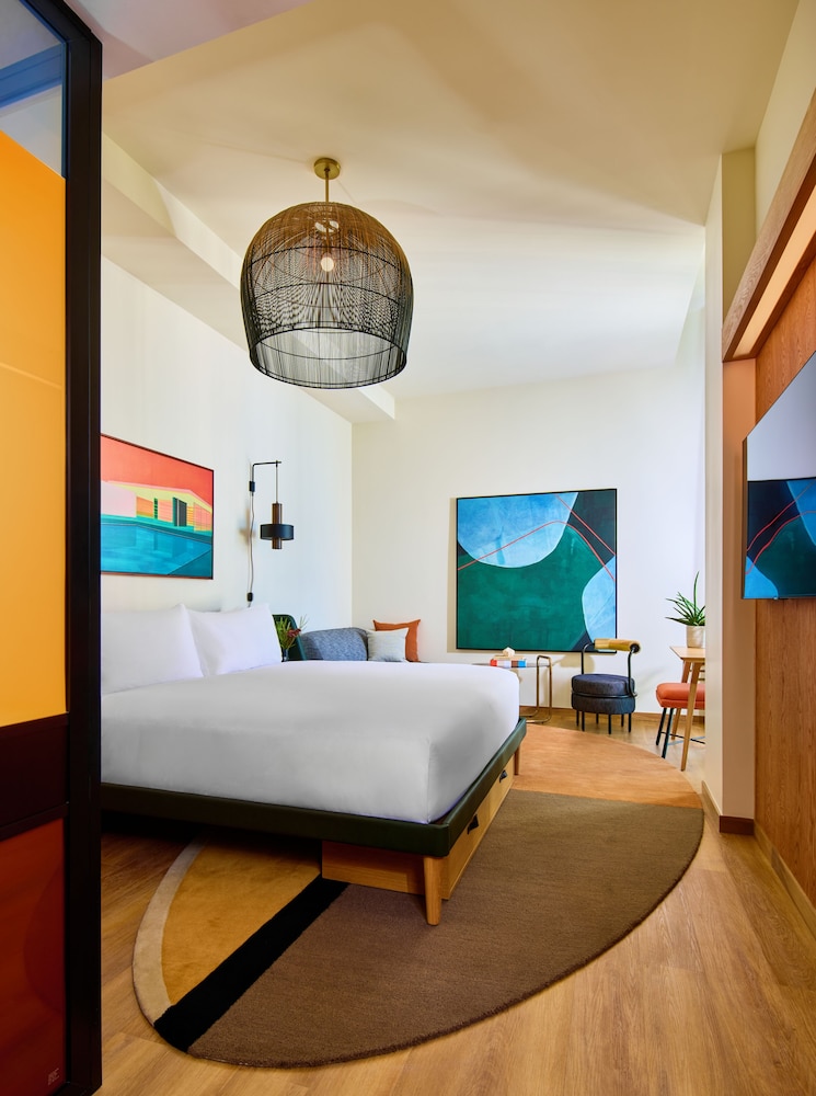 HOLLYWOOD VOLUME, a Tribute Portfolio Hotel 8/50