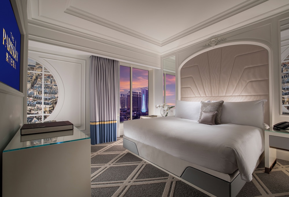 CHAMPAGNE, SUITE, KING BED