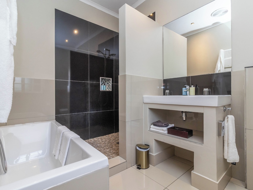 Whale Rock Luxury Lodge 65/65