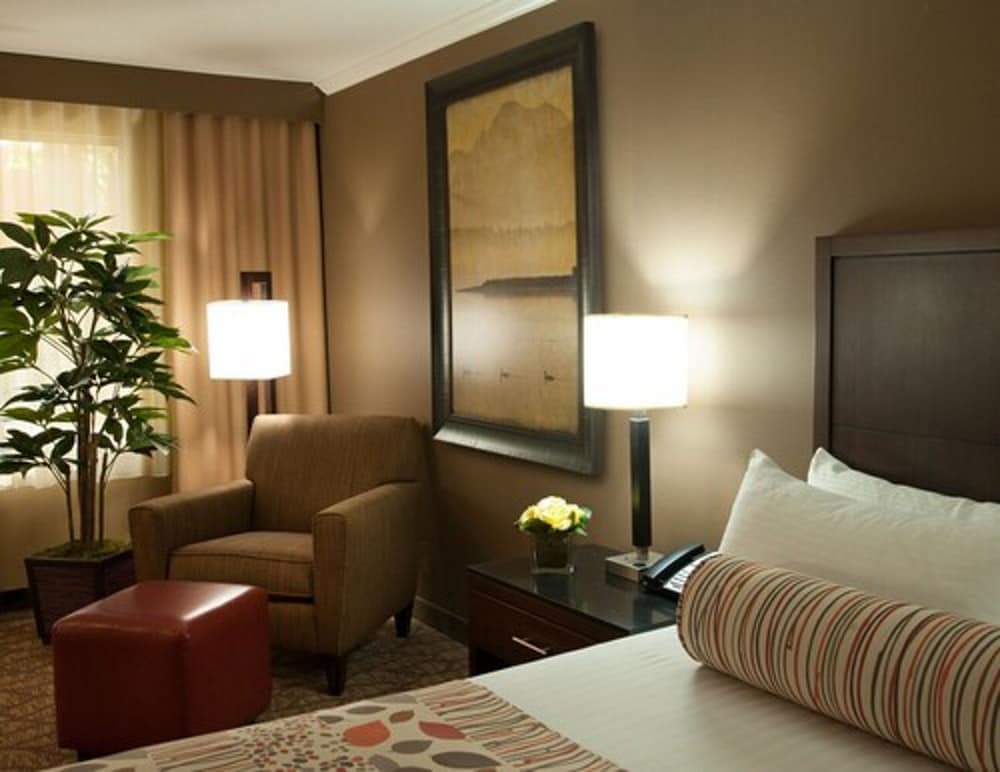 Airtel Plaza Hotel and Conference Center 17/62