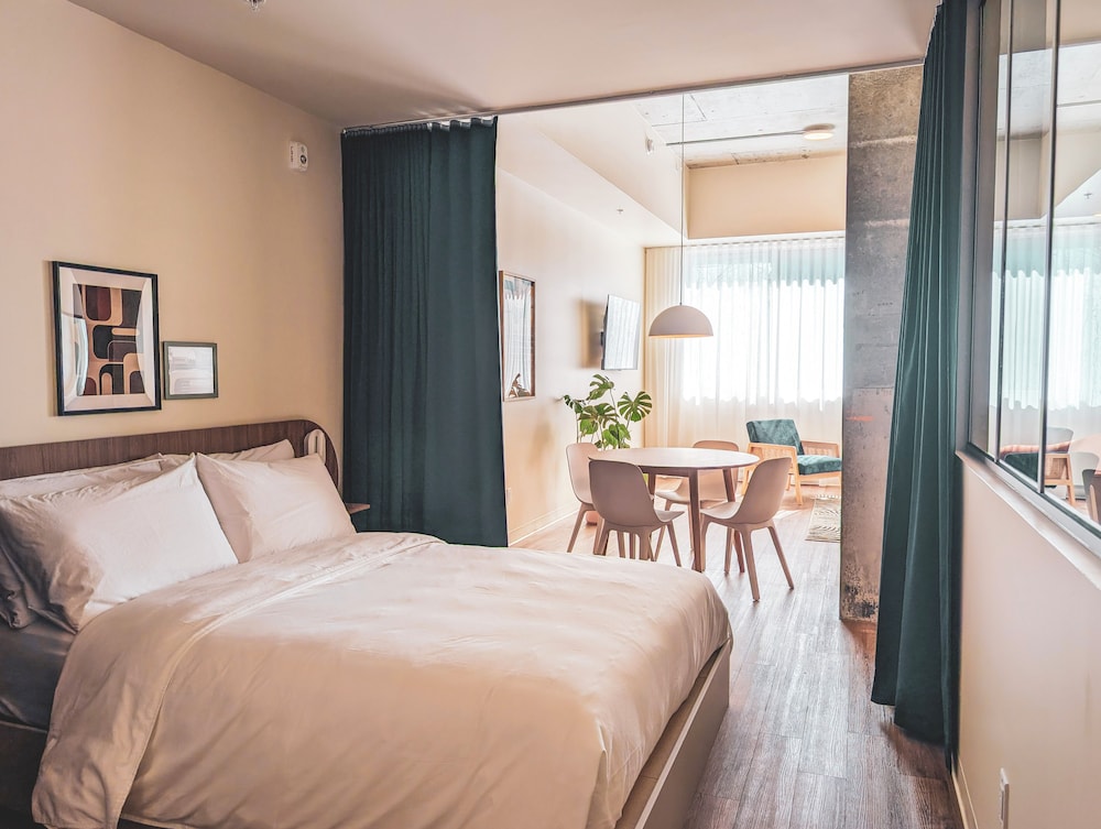 Terminus Hotel 4/50