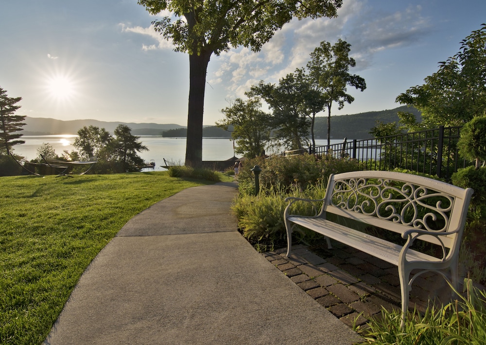 The Lodges at Cresthaven 8/60