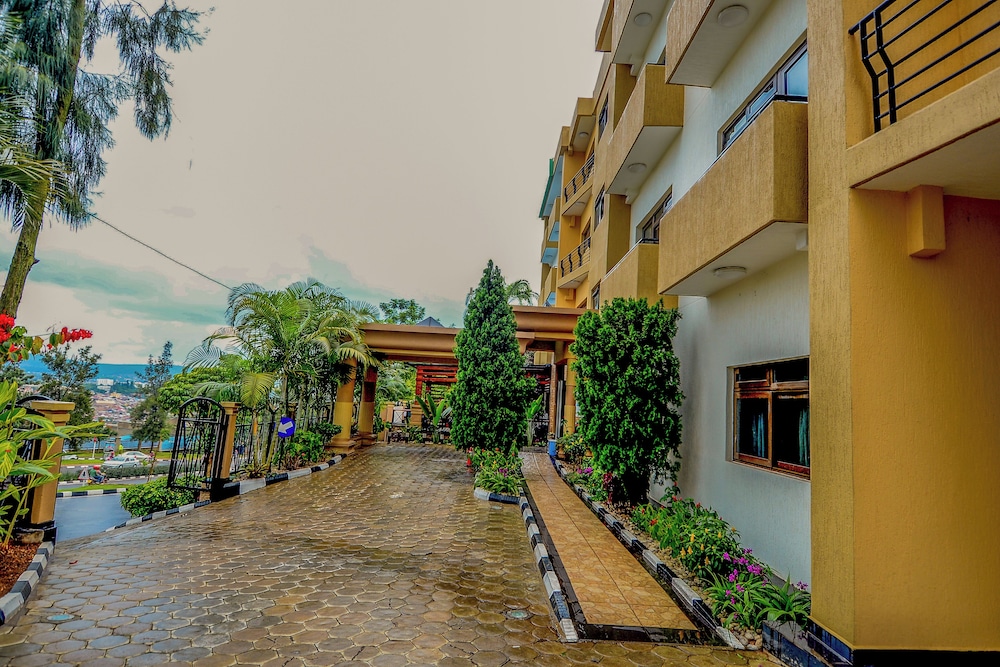 Hill View Hotel &amp; Apartments 45/49