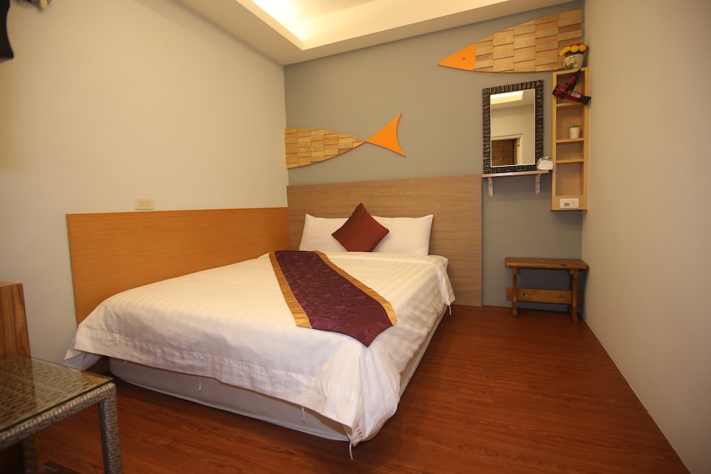 Water Front Hotel 7/53