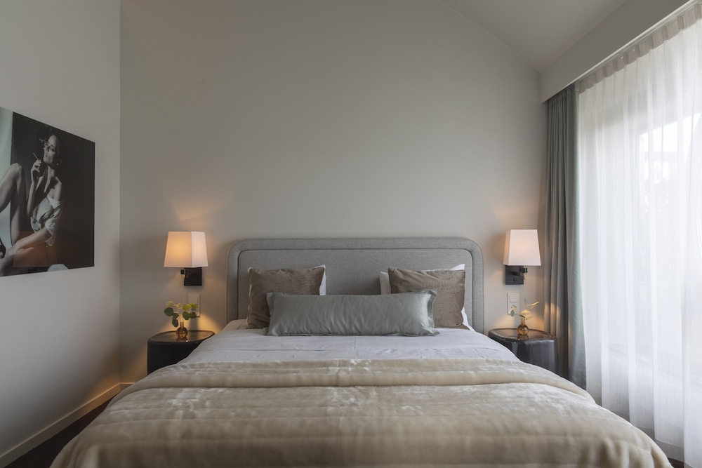 SUITE, BALCONY