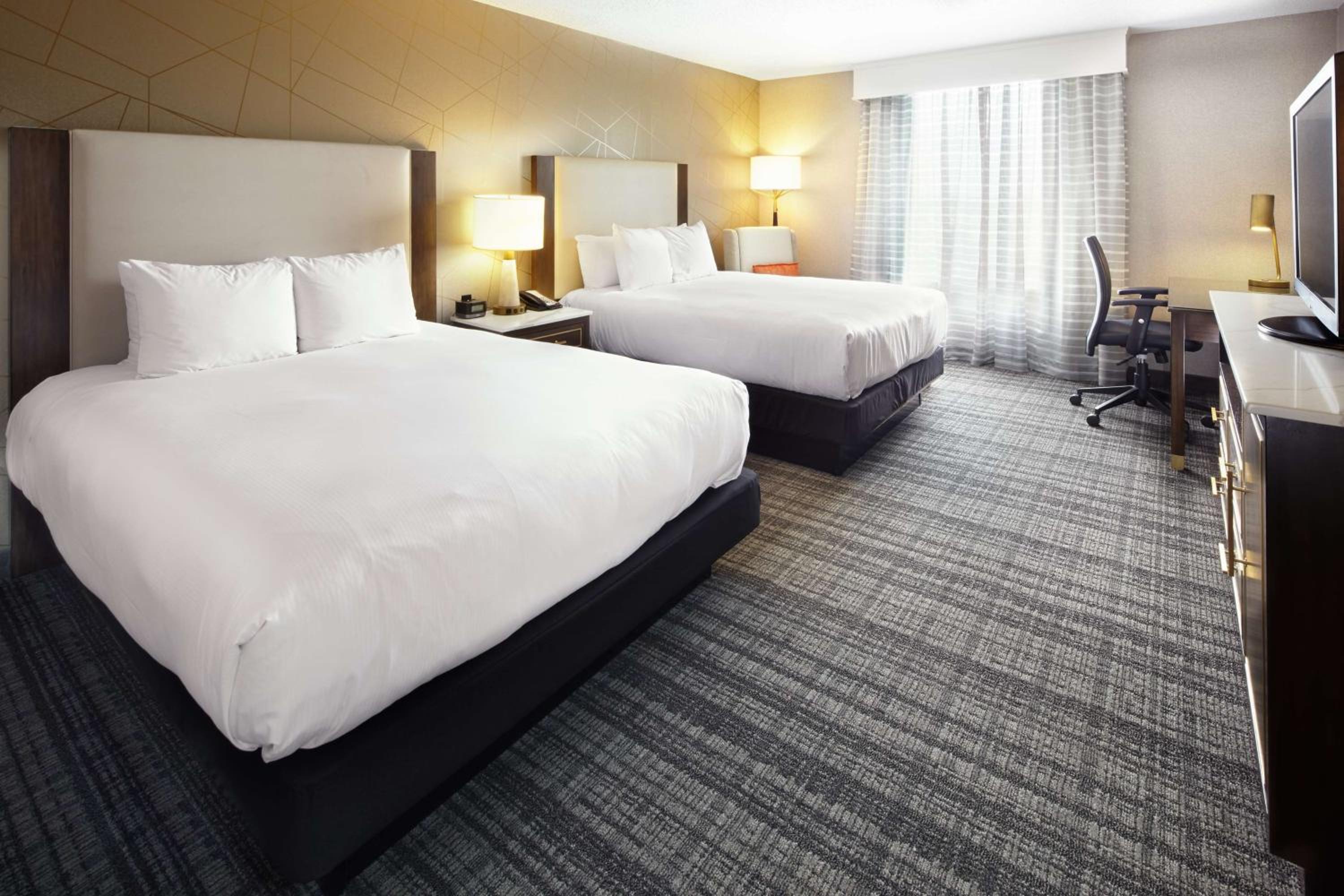 EXECUTIVE, 2 QUEEN BEDS