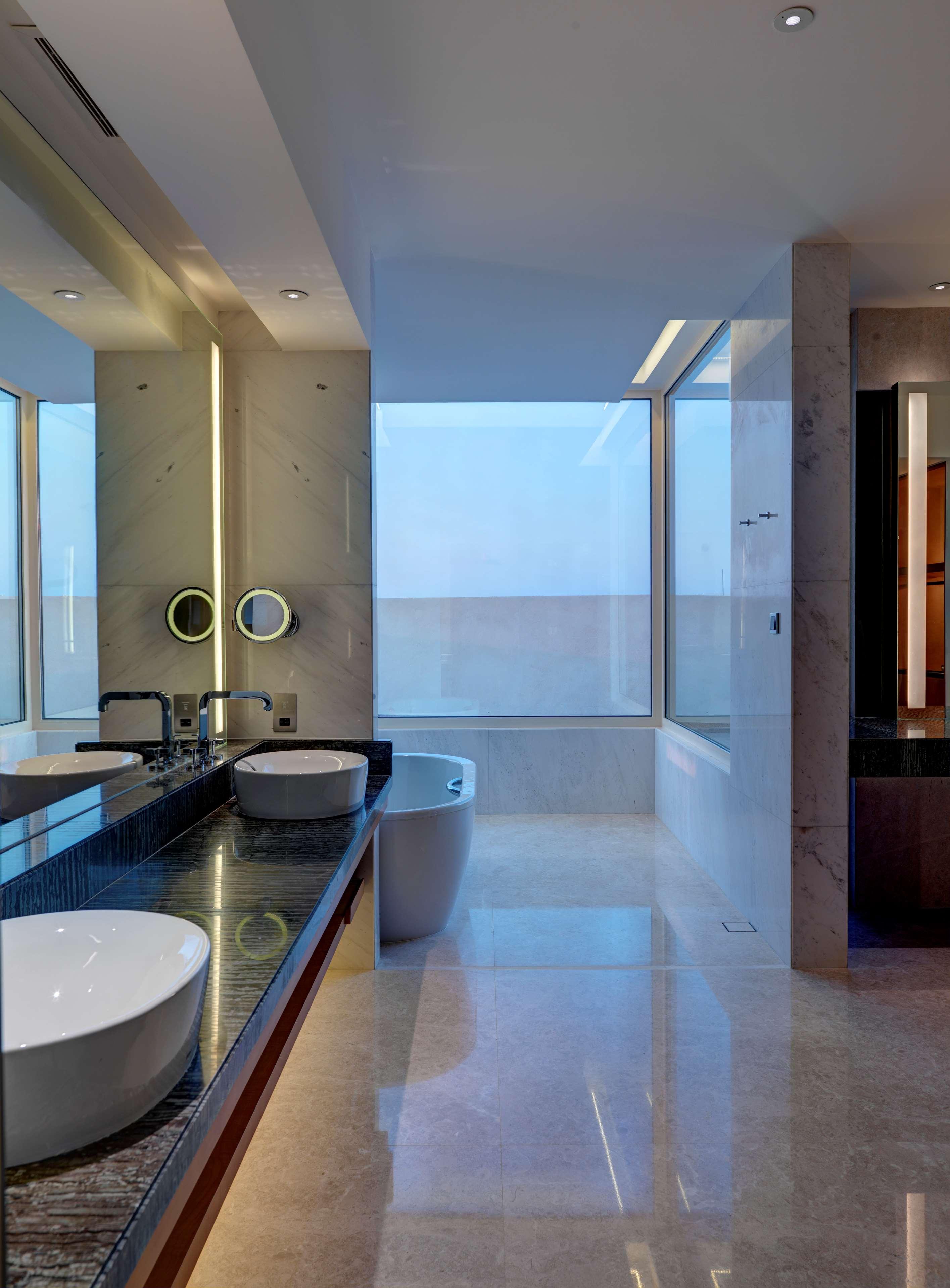 Executive, Suite