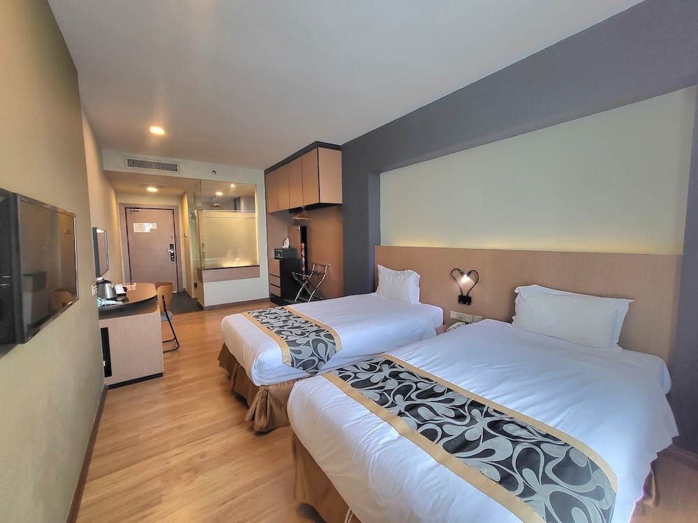 Roxy Hotel Apartment 18/58