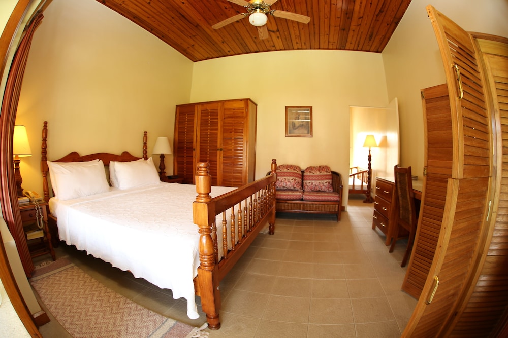 Charela Inn Hotel 13/51