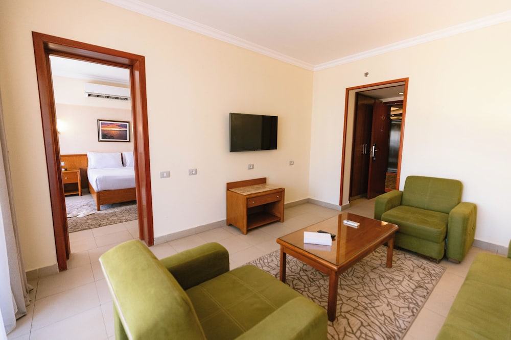 The Grand Plaza Hotel Smouha 45/68