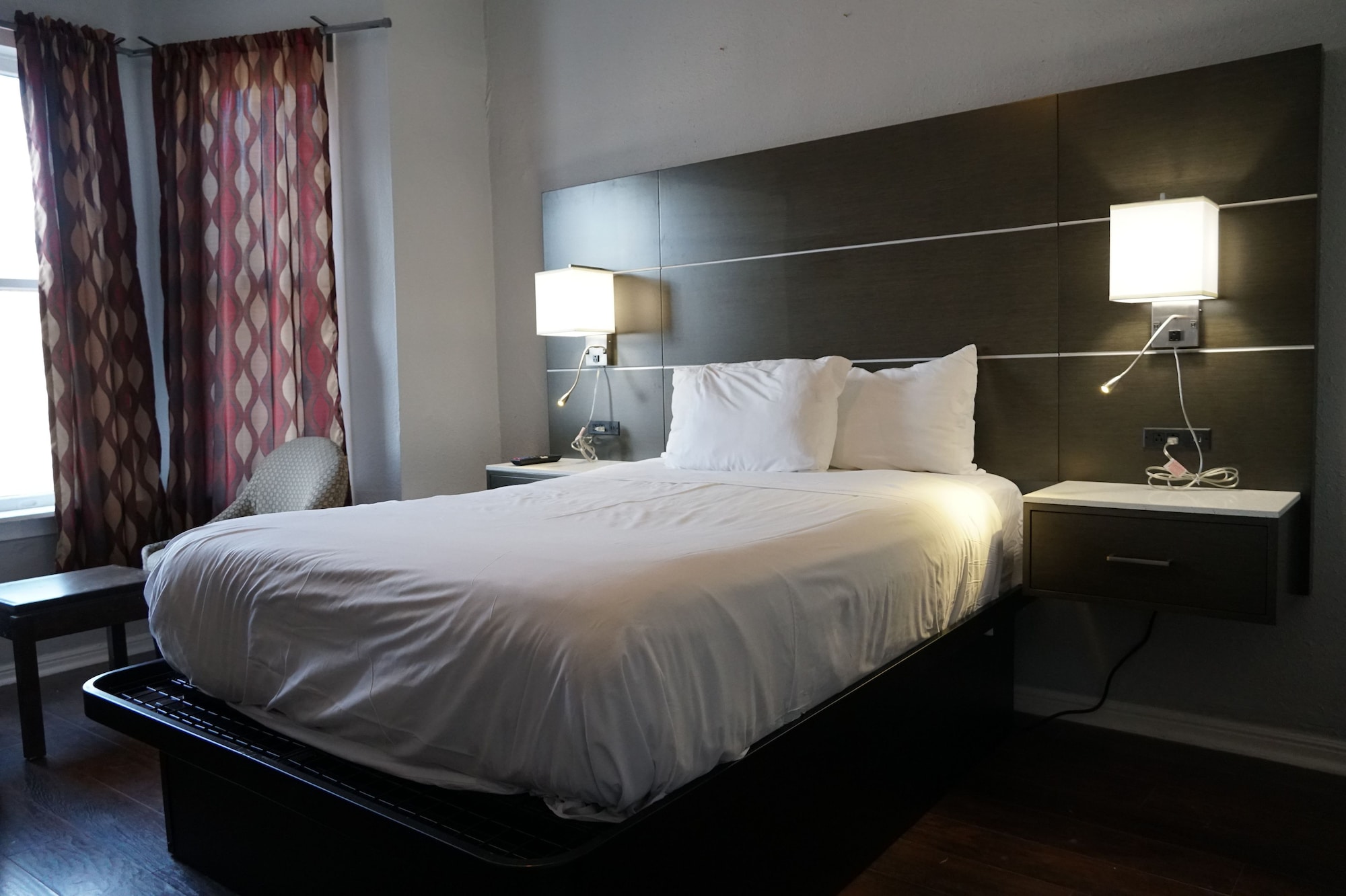 DELUXE, DOUBLE BED, SHARED BATHROOM