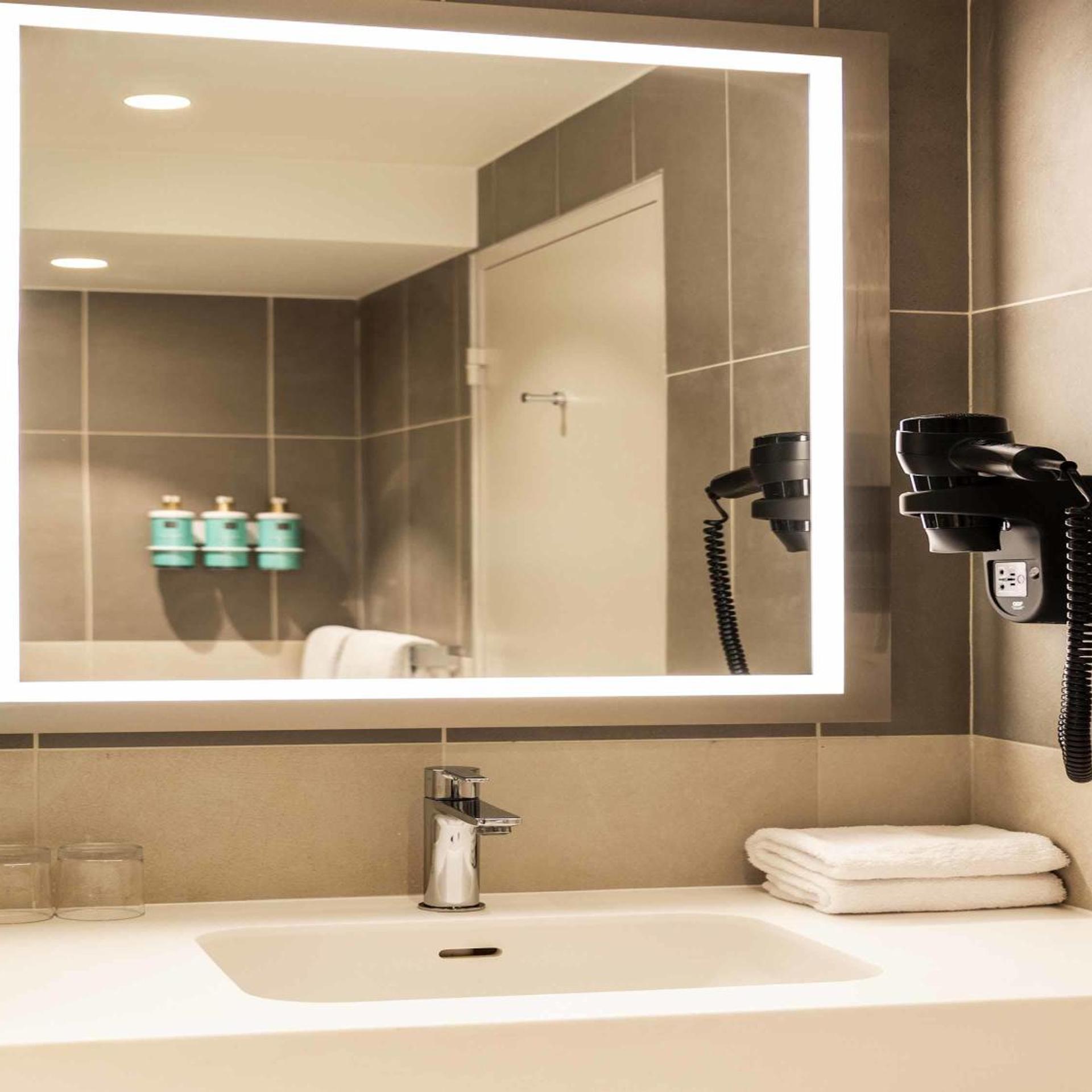 جناح عائلي بسرير مزدوج مع أريكة، Novotel Paris Orly Rungis 5/10