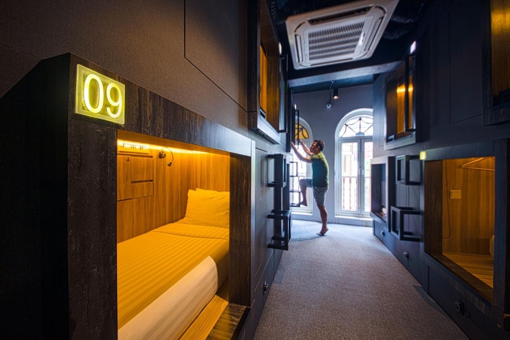 CUBE Family Boutique Capsule Hotel at Chinatown 50/66