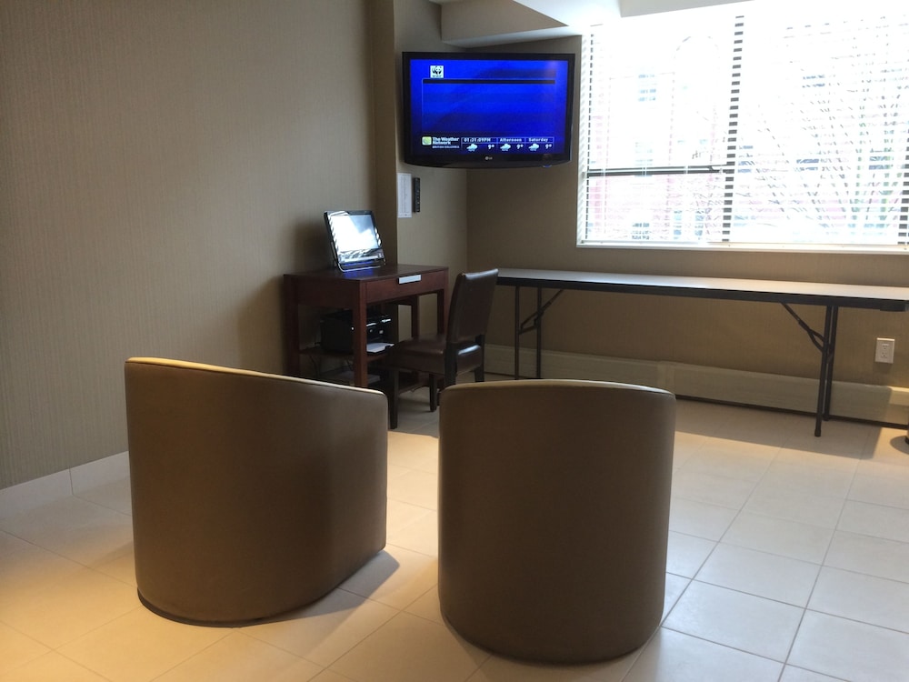 Century Plaza Hotel & Spa 68/74